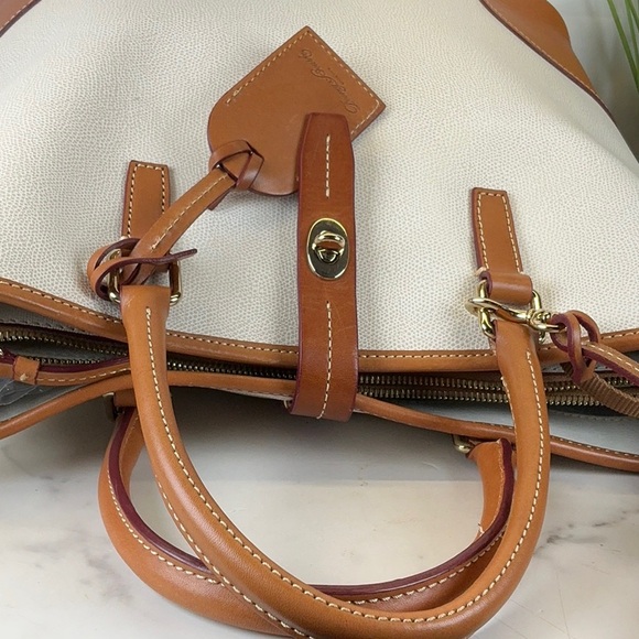 Dooney & Bourke Shelby Shopper Shoulder Tote Bag White Tan Leather Wristlet Set - Picture 7 of 16